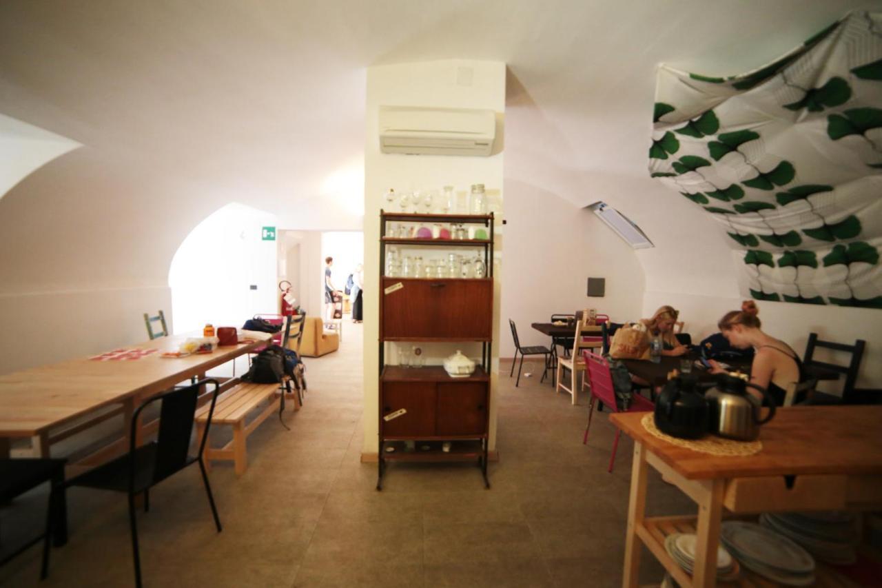 Castle Hostel Genova Esterno foto