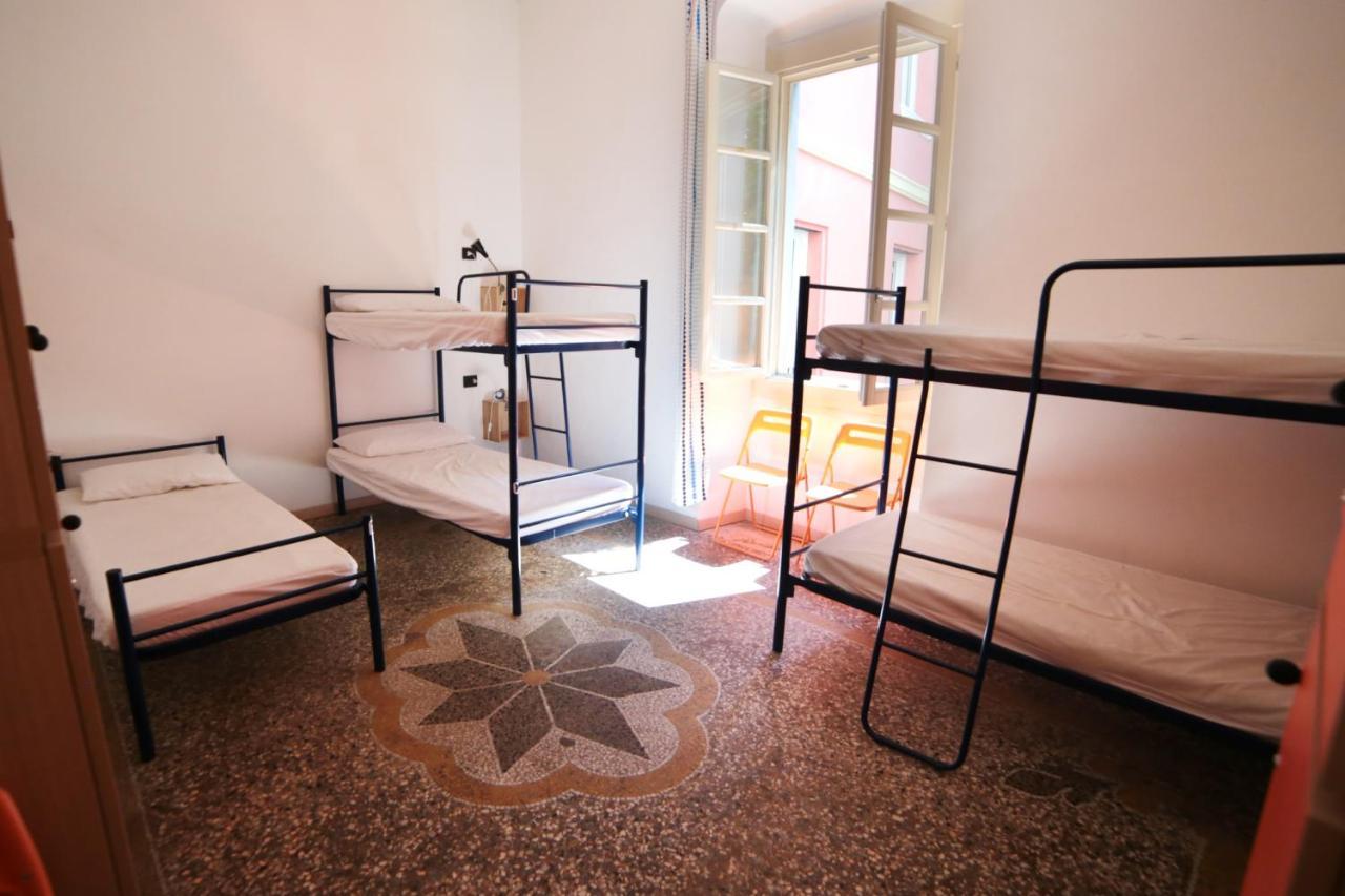 Castle Hostel Genova Esterno foto